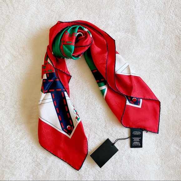 NWT Authentic Gucci Boutique Prints Silk Scarf​ - Picture 1 of 6